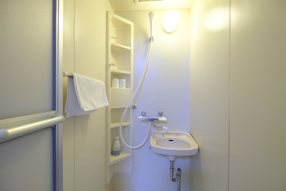 Twin Room with Shared Bathroom photo 2