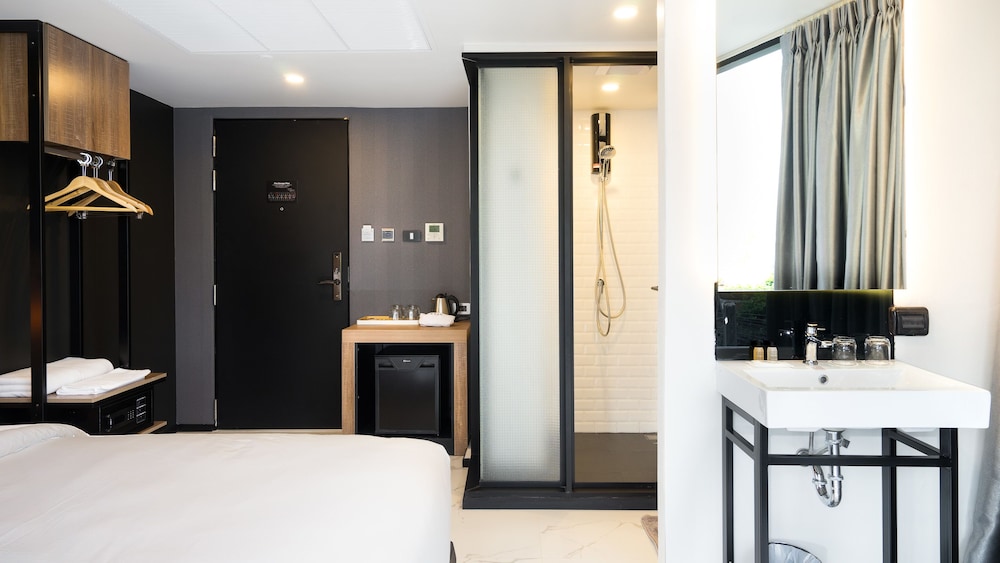 Suite Corner Room, Bathtub photo 2