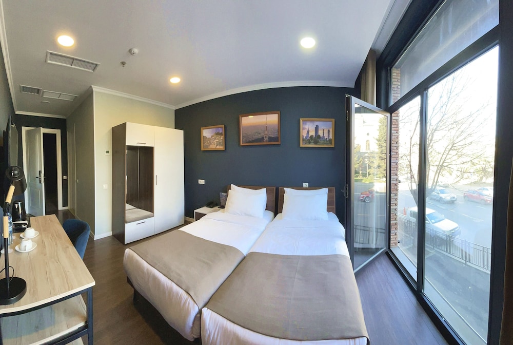 Twin Room - Photo 6