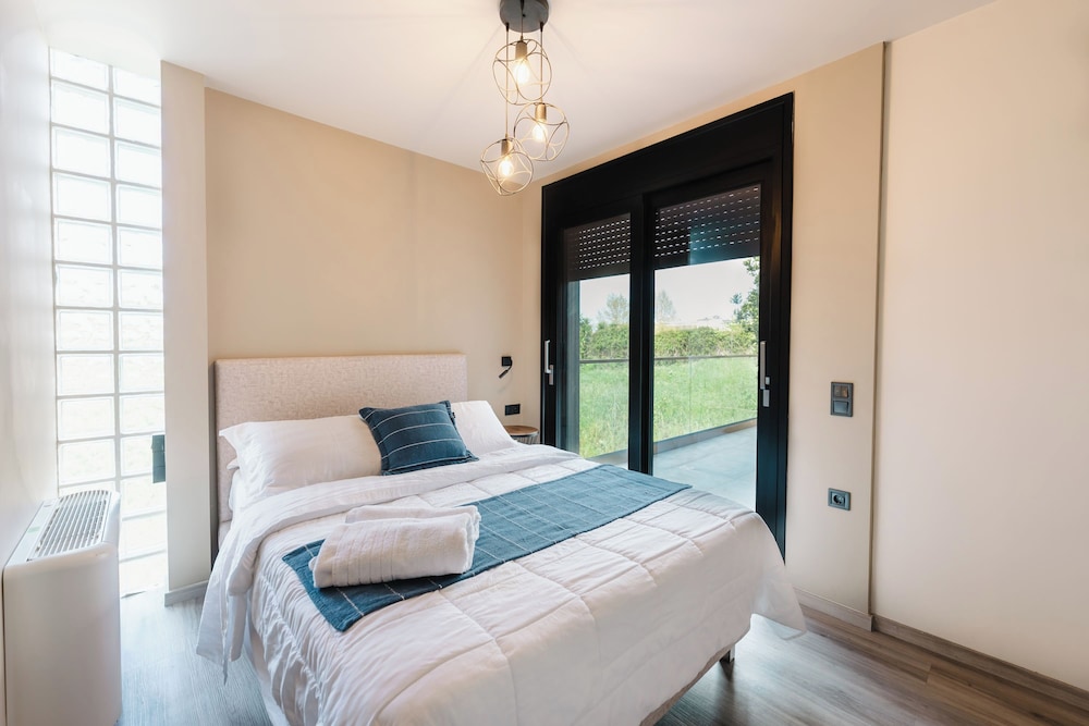 Family Apartment, Multiple Bedrooms (Kourouta Luxury Suites with Pool nr1)