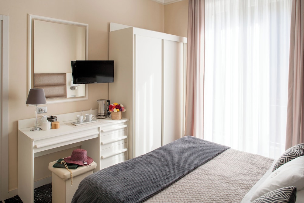 Standard Double or Twin Room photo 1