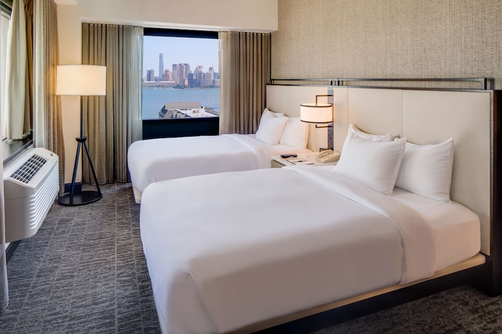 Premier Suite, 2 Double Beds, City View photo 3
