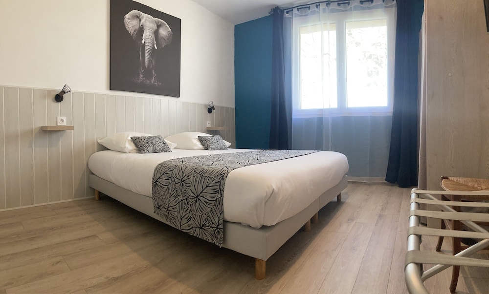 Classic Double Room, 1 Queen Bed, Garden View photo 3