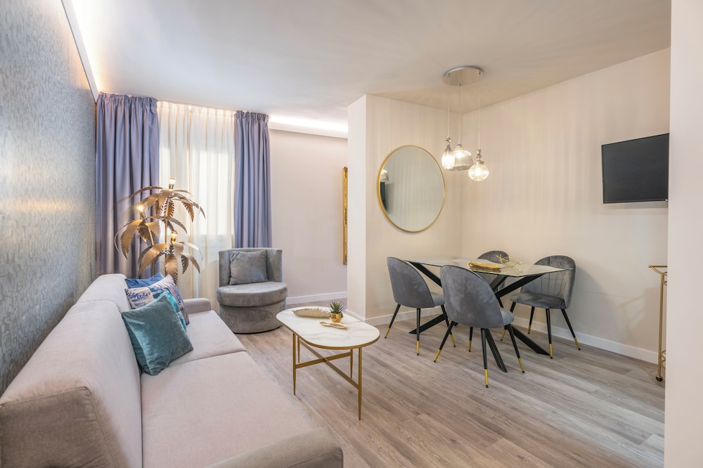 Deluxe Apartment, 1 Bedroom, City View photo 2