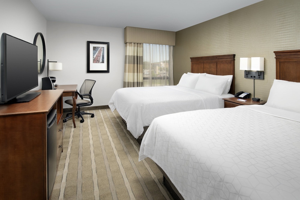 Standard Room, 2 Double Beds, Accessible - Photo 1