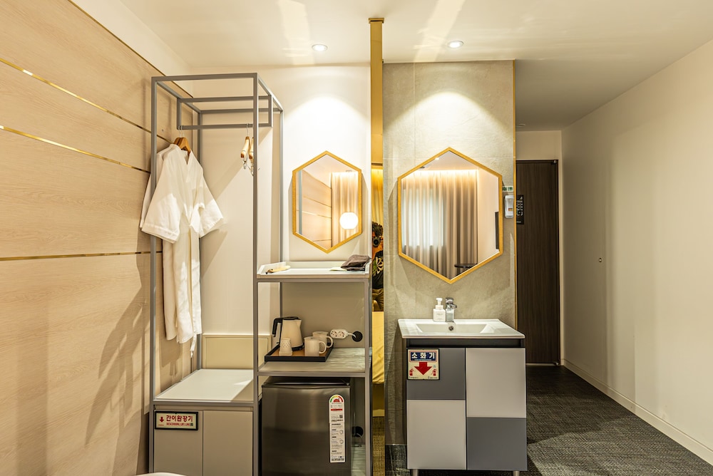 Deluxe Family Twin Room - Photo 4