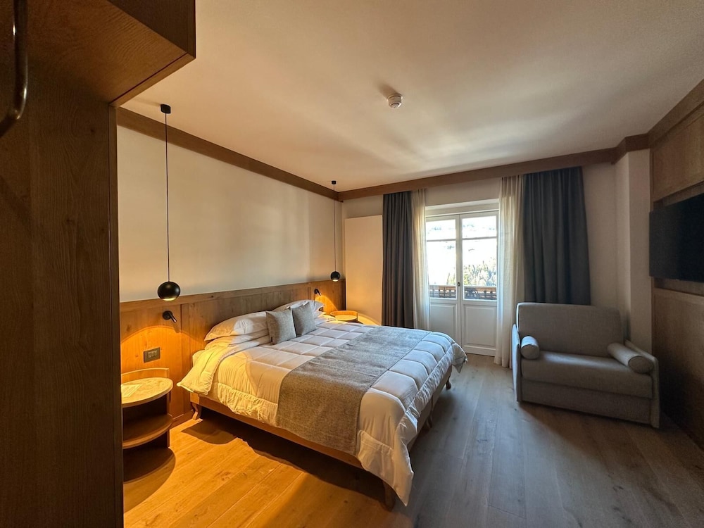 Junior Studio Suite, Balcony, Mountain View photo 1