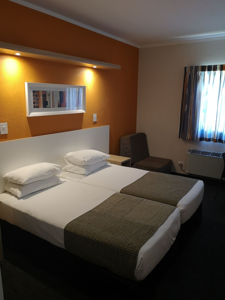Twin Room, Non Smoking photo 1