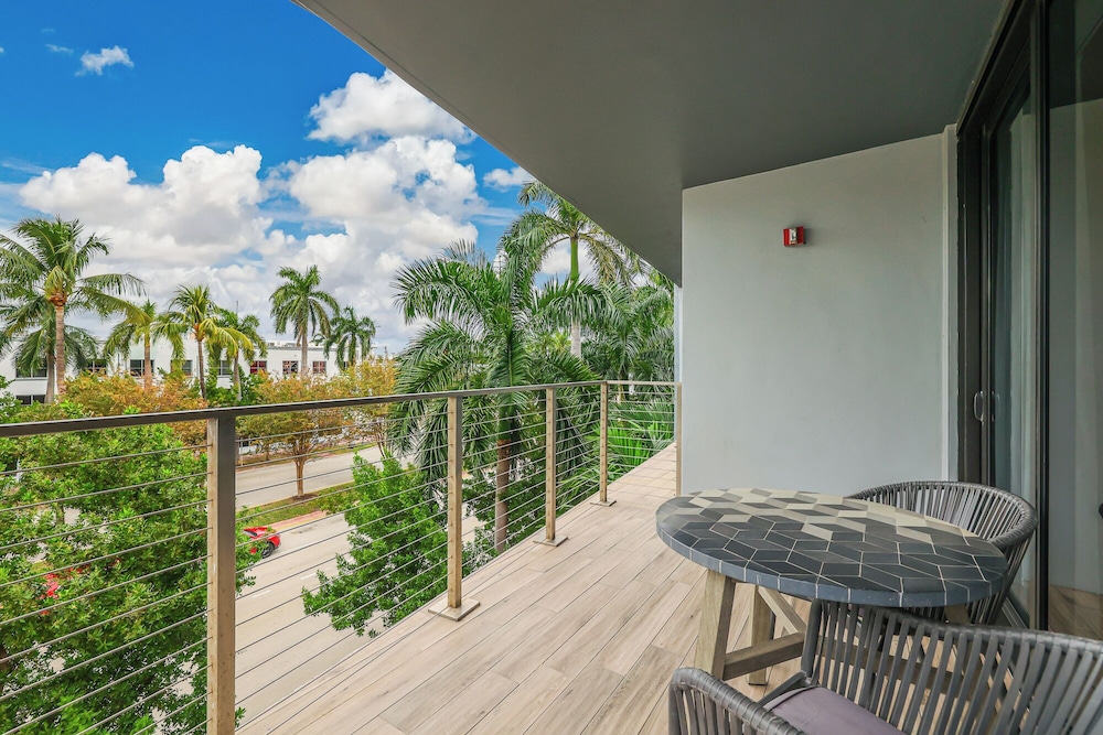 Superior Corner Suite