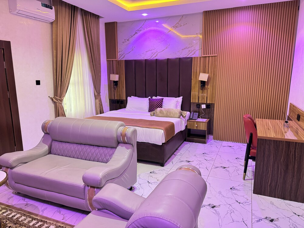 Exclusive Studio Suite, City View