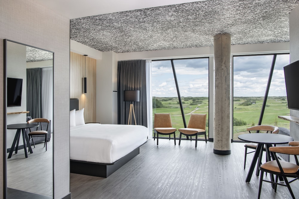 Standard Room, 1 King Bed Golf View - Photo 1