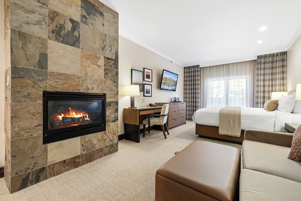 Superior Room, 1 King Bed with Sofa bed, Fireplace (Premier King with Fireplace) - Photo 3