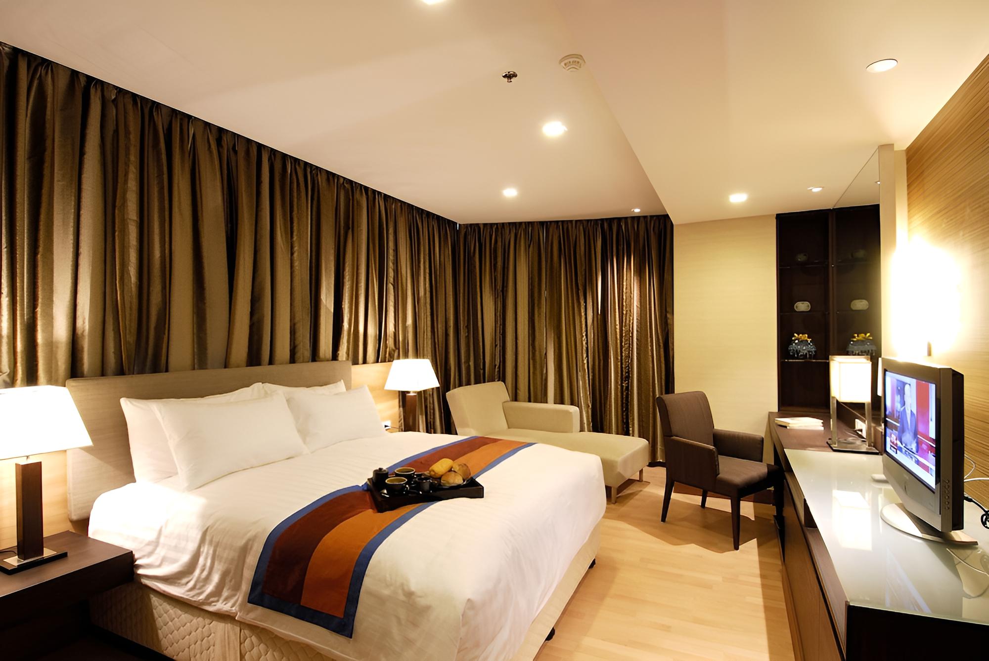 Deluxe Suite, 1 King Bed photo 1