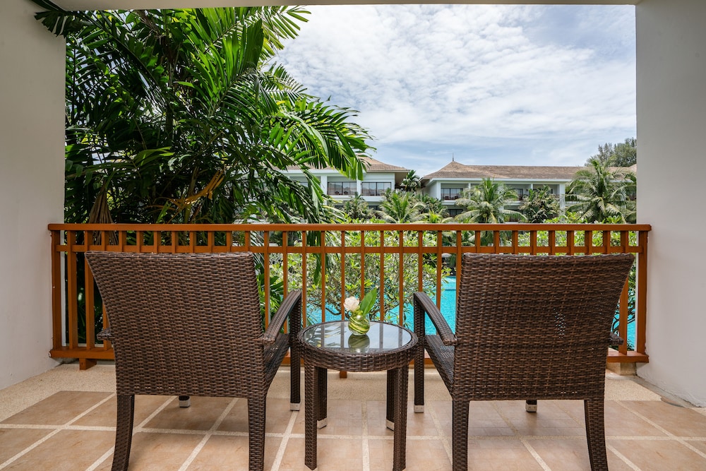Superior Room, Pool View - Photo 2