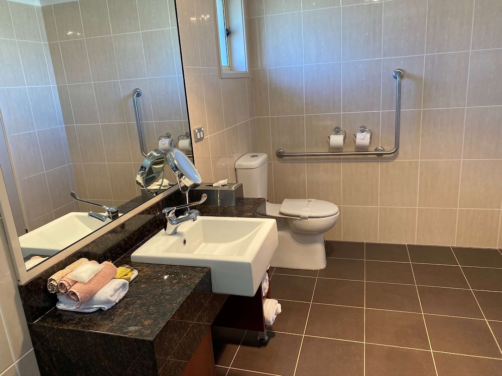 Deluxe Room, Multiple Beds, Non Smoking, Microwave - Photo 6