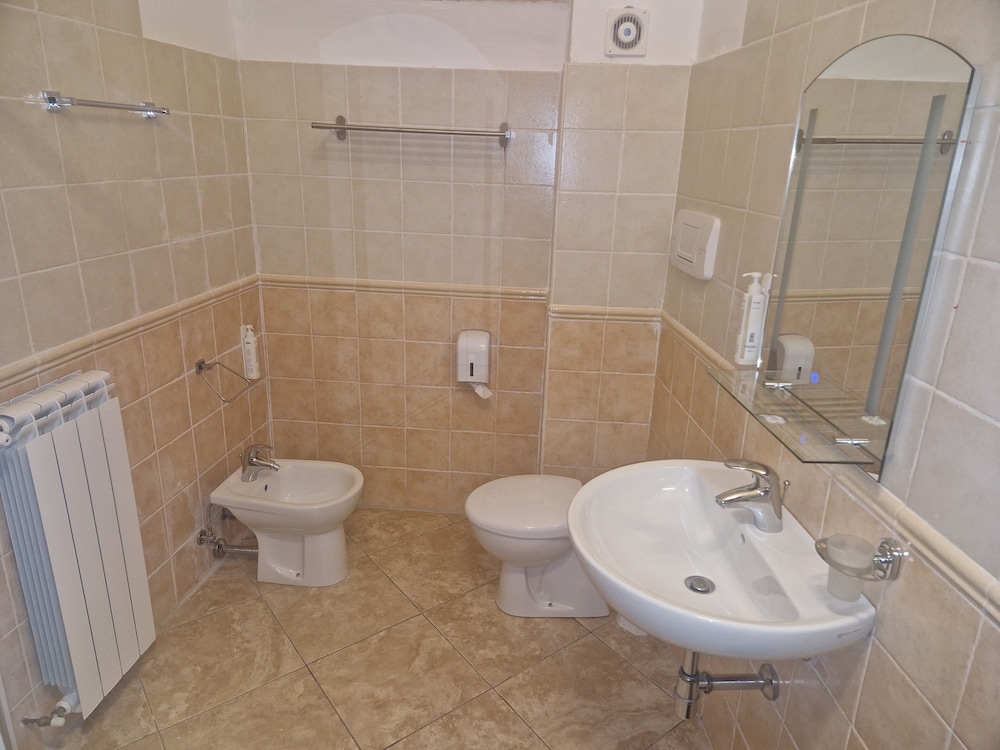 Classic Quadruple Room, Mountain View photo 2