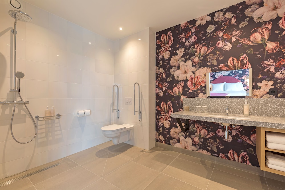 Superior Double Room (Accessible) - Photo 4