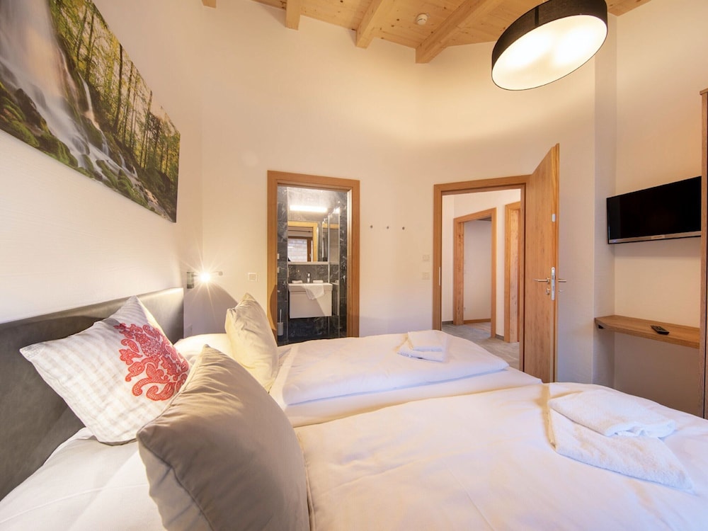 Romantic Chalet, 4 Bedrooms
