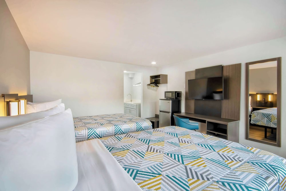 Standard Room, 2 Double Beds, Non Smoking, Kitchenette - Photo 1