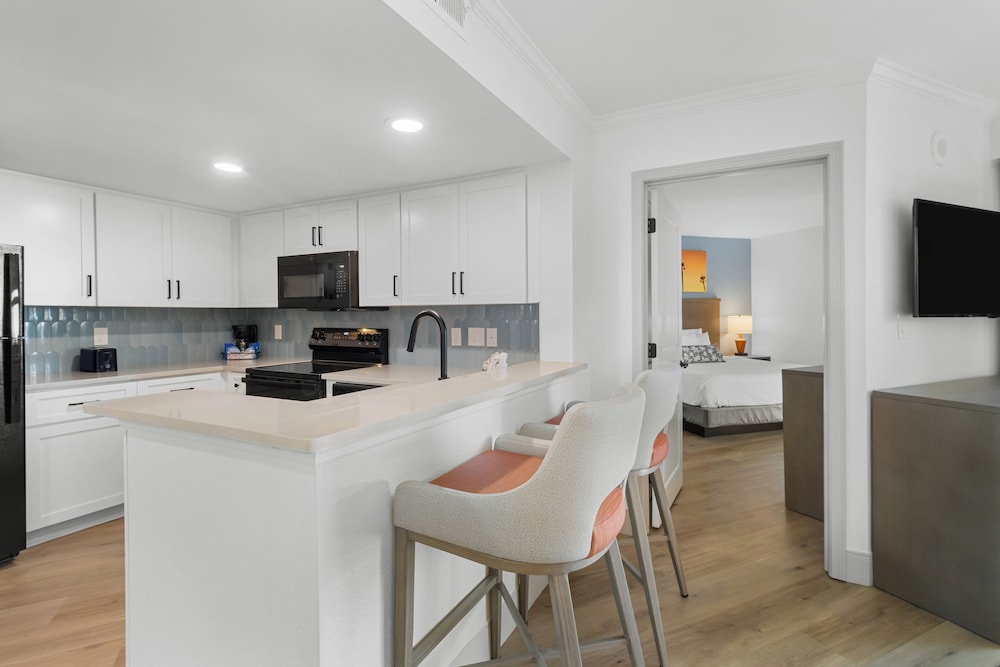 South Tower Angle Ocean View Deluxe Two Bedroom Condo - Photo 9