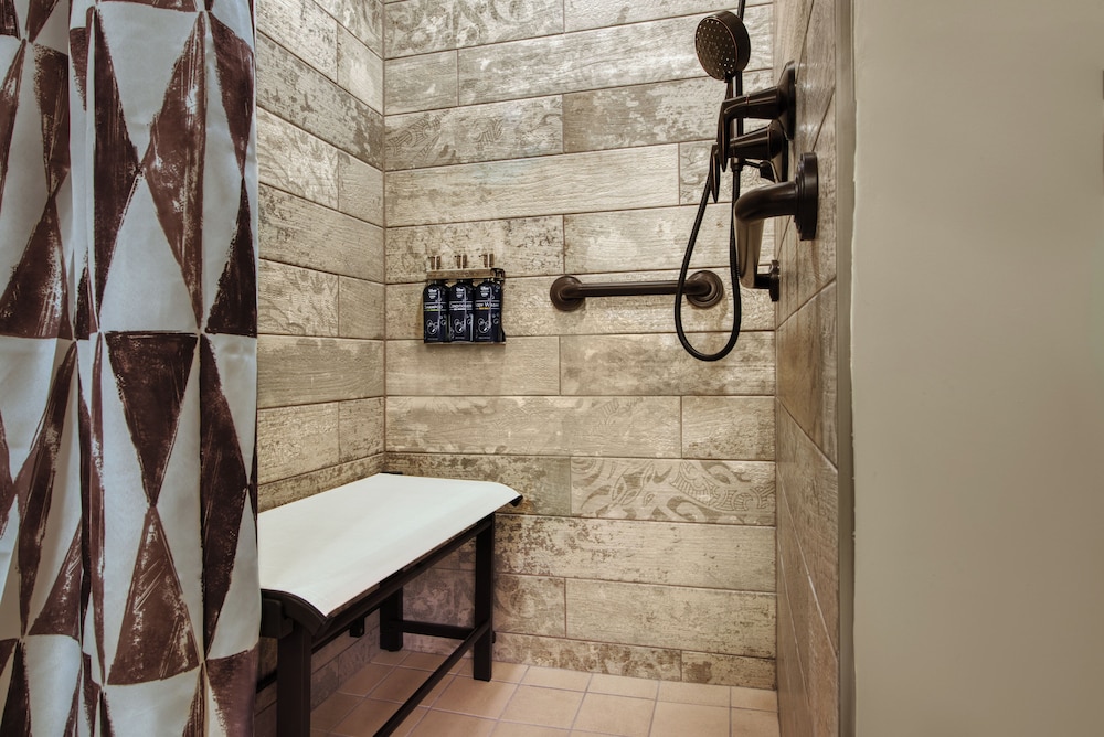 Resort View. Wheelchair Accessible With Roll-in Shower And Option For Hearing Accessibility. 1 King