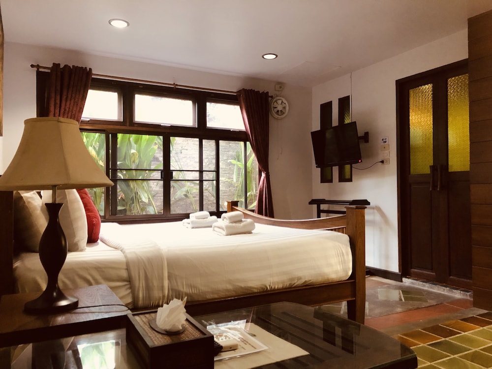 Deluxe Room - Photo 3