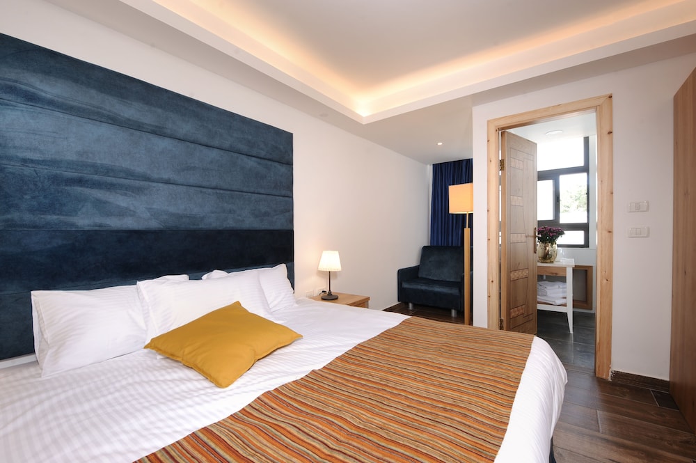 Deluxe Triple Room photo 3