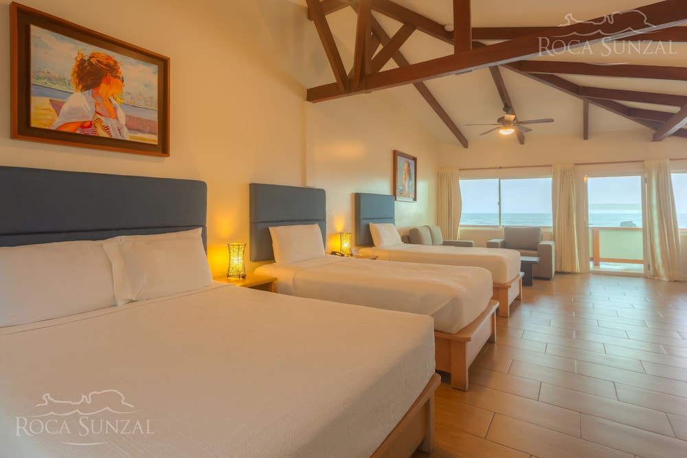 Habitación Triple con Vista al Mar