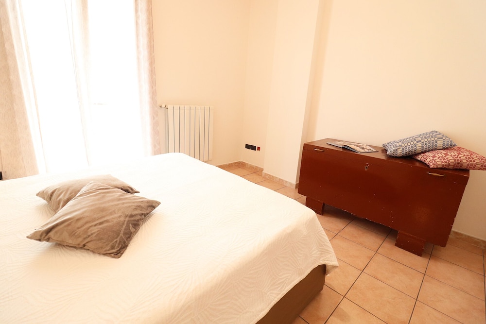 House, 2 Bedrooms, Balcony, City View