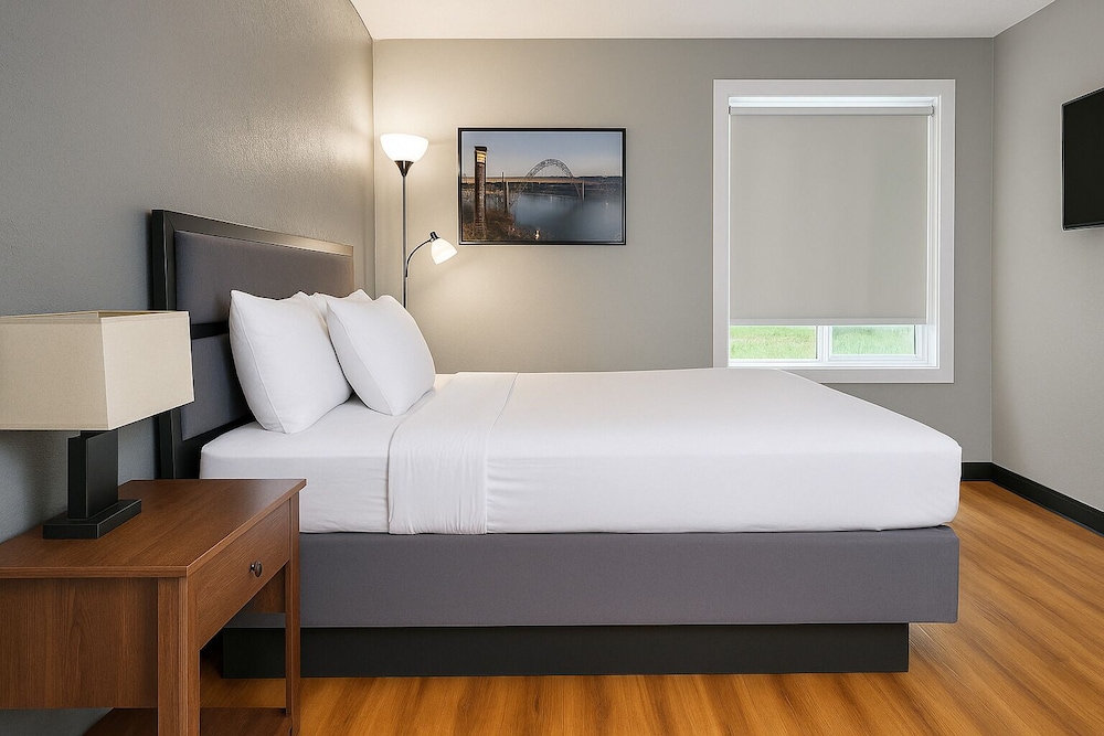 Standard Room, 1 Queen Bed (Single Queen ADA) photo 1