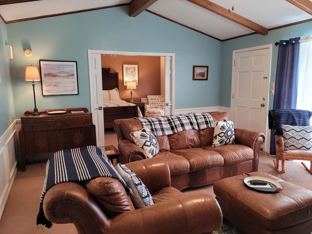 Family Apartment, 3 Bedrooms, Fireplace, Courtyard View