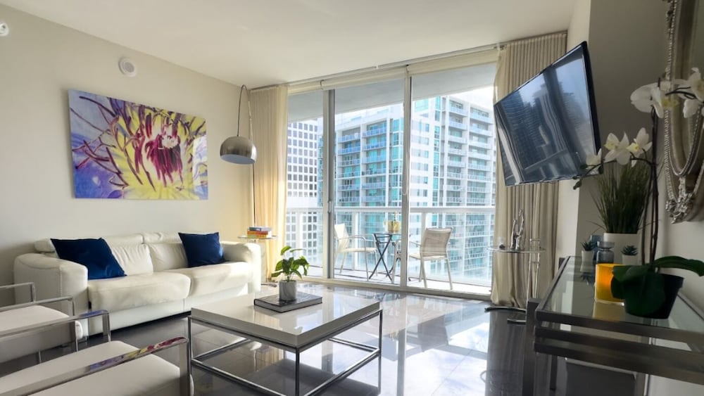 Boutique Apart, 1 King & Sofa Bed, Sauna, River/City Views, Balcony3307