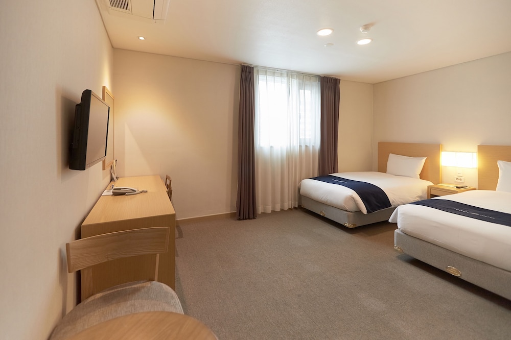 Standard Twin Room photo 2