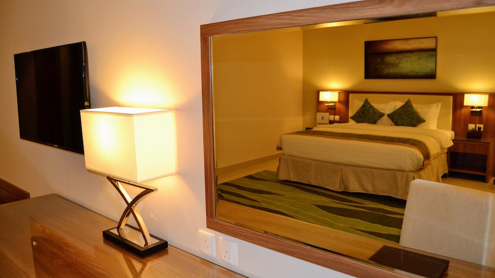 Suite, 1 King Bed, Smoking, City View