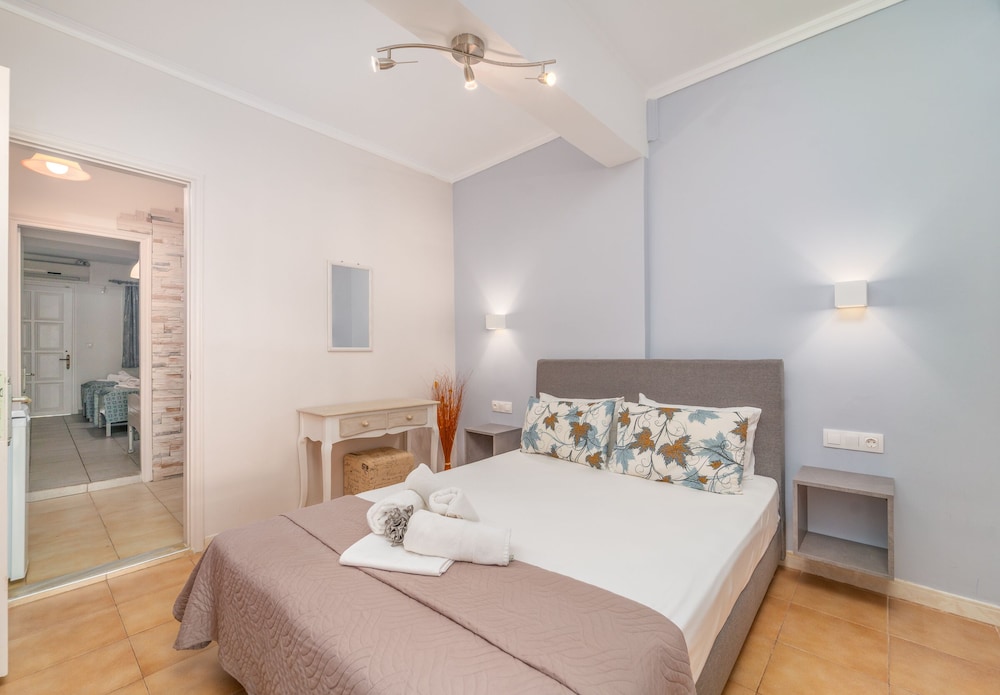 Apartment, 2 Bedrooms, Ground Floor photo 1