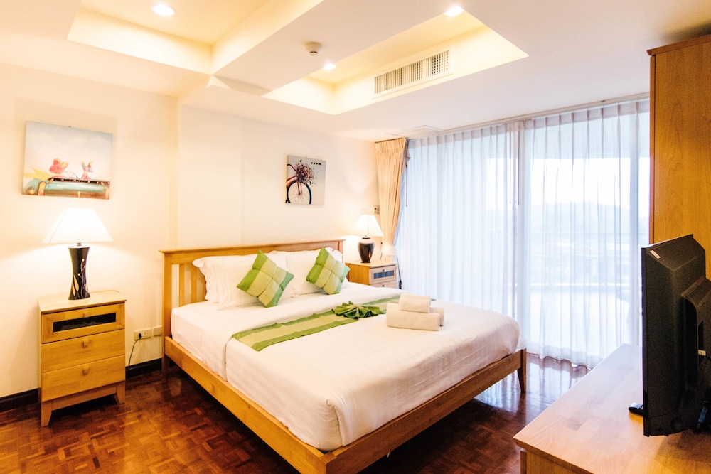 Suite, 3 Bedrooms, Kitchenette, Sea Facing photo 3
