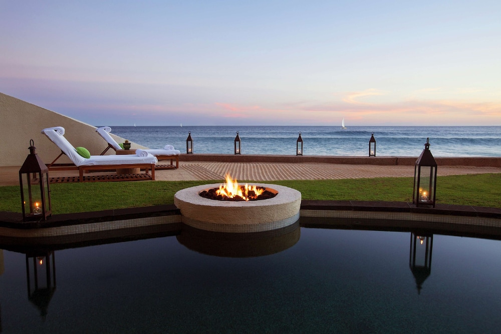 Premium Beach Front Suite with Plunge Pool - King Bed - Photo 3