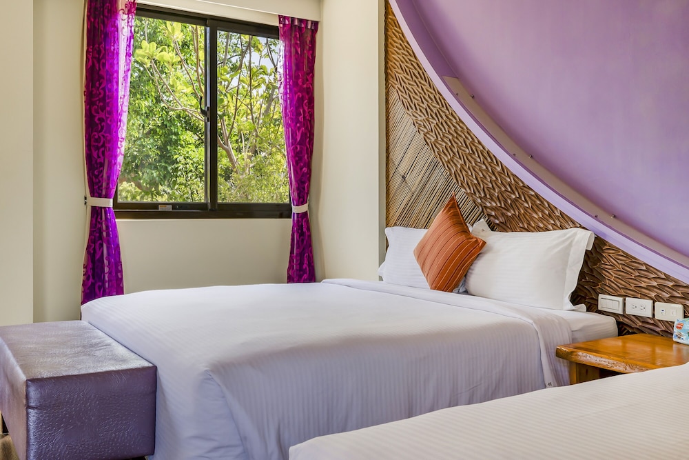 King Twin Room with Garden View photo 2