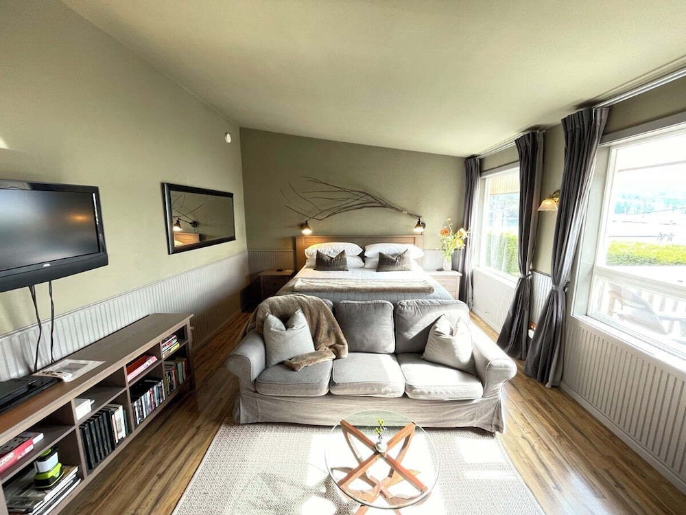 Spruce (Suite 4) photo 2