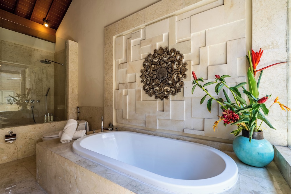 Three-Bedroom Villa with Private Pool - Photo 25