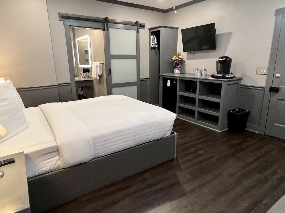 Deluxe Queen Room photo 3