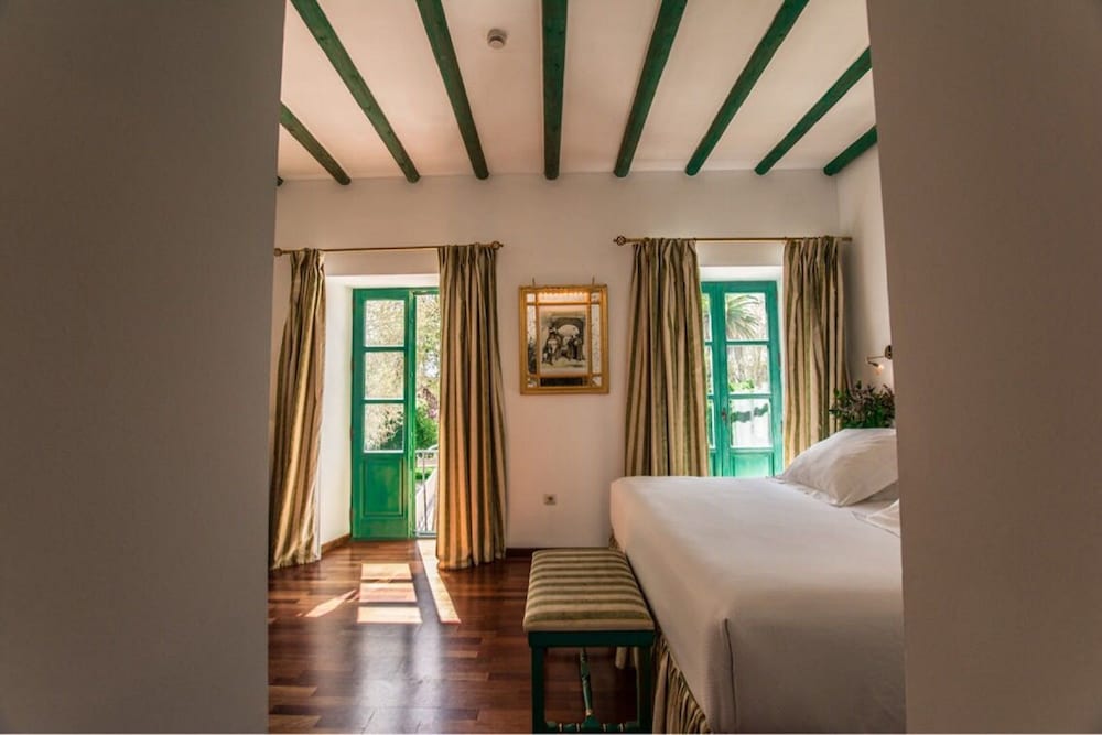 Deluxe Room - Photo 1