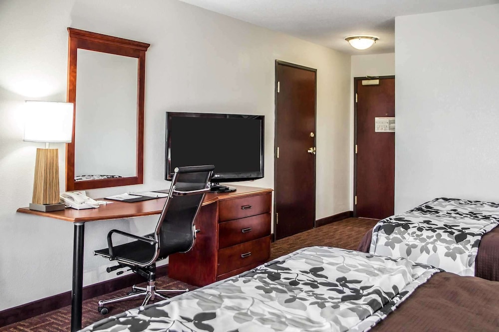 Standard Room, 2 Queen Beds, Non Smoking - Photo 3