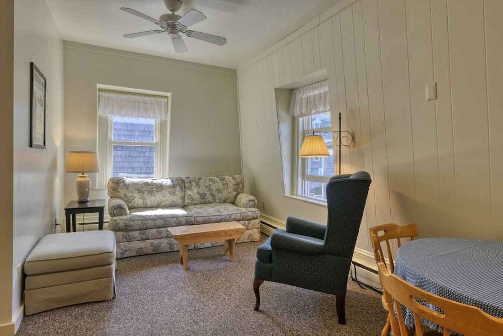 Double Room, 1 King Bed with Sofa bed (The J.E Riggins) photo 1