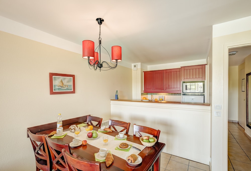 Apartment for 8 people - 2 bedrooms + 1 sleeping area - Terrace or balcony - Renovated photo 3