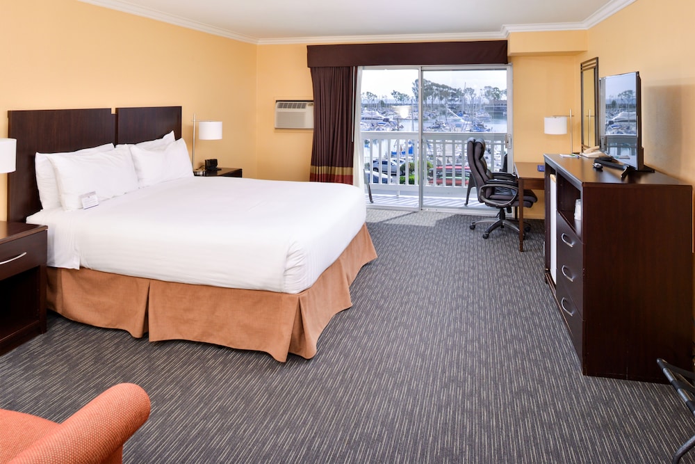 Deluxe Room, 1 King Bed, Harbor View - Photo 1