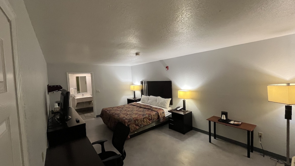 Standard Room, 1 King Bed