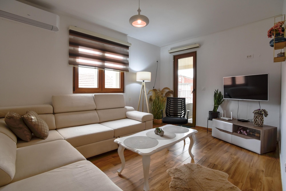 Apartment, Smoking