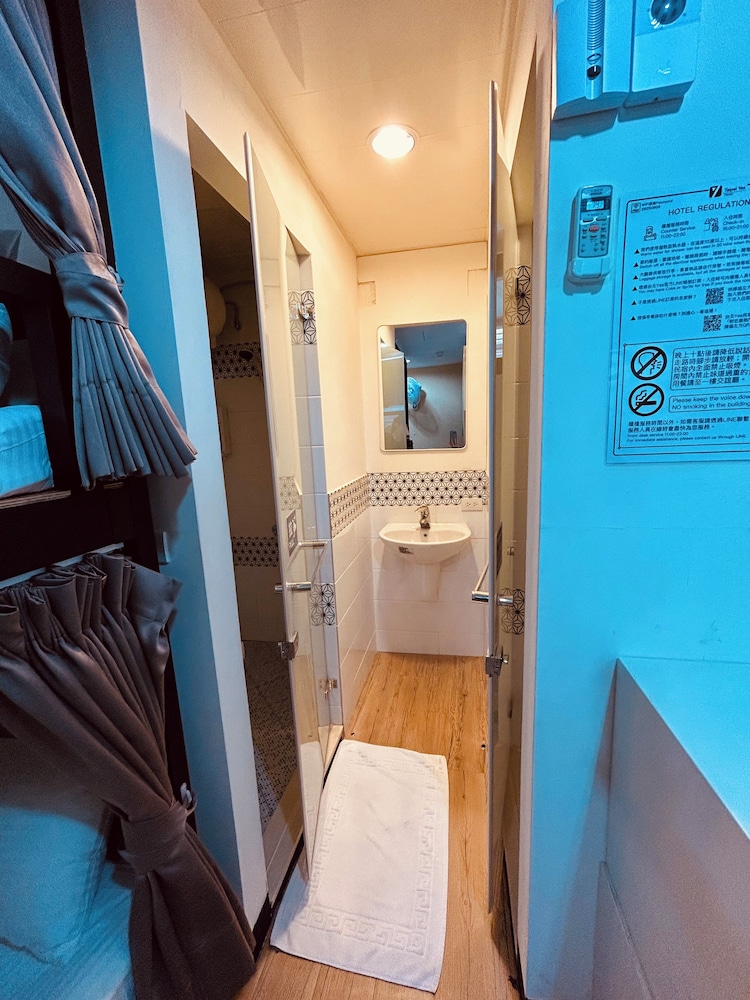 Economy Triple Room, Non Smoking photo 3
