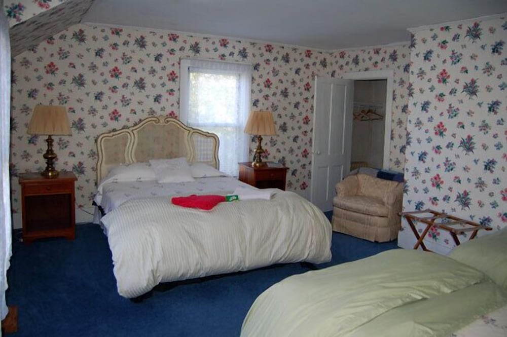 Hampton photo 1